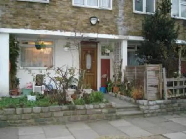 London, E1 4HQ, photo 1