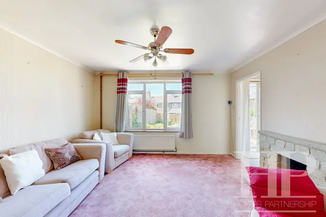Spring Plat, Crawley, RH10, photo 3