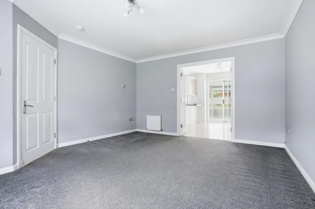 Photo 3 — Alford Way, Dunfermline, KY11 8BF