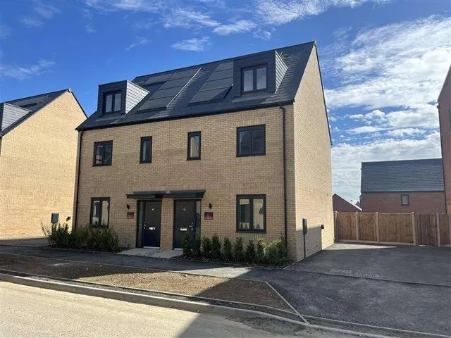 3 bedroom house — Joseph Ward Close, Chelmsford, Essex, CM1 6PB