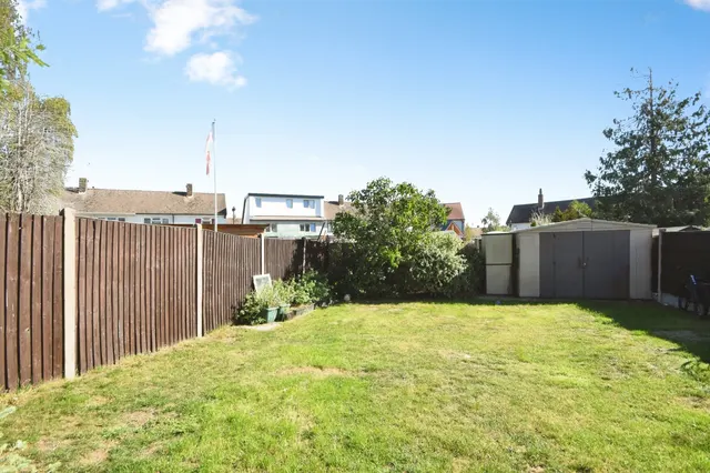 Stuart Close, Pilgrims Hatch, CM15, photo 2