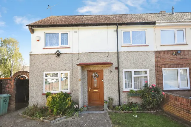 Stuart Close, Pilgrims Hatch, CM15, photo 1
