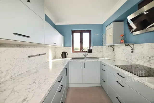 The Willows Station Road, RH20, photo 2