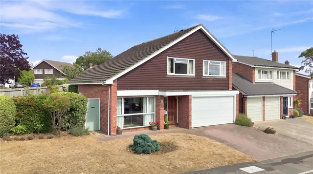 with 4 bedrooms in Stansted, CM24, photo 1