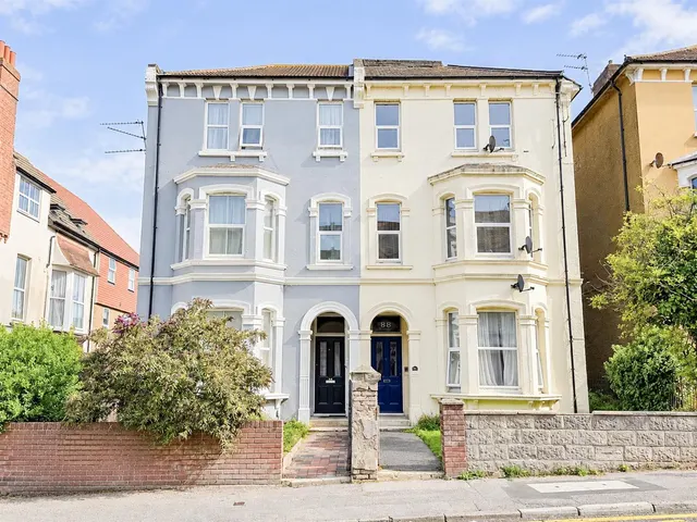 London Road, Bexhill-On-Sea, TN39 3LE, photo 1