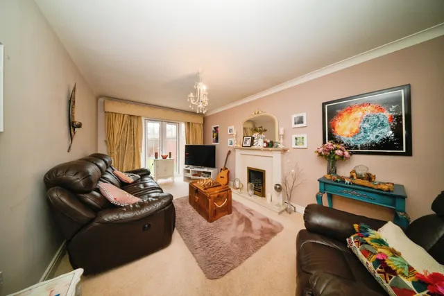 Oxford Close, Romford, RM2, photo 3