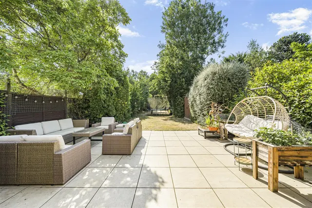 Lawn Close, Datchet, Slough, SL3 9JZ, photo 1