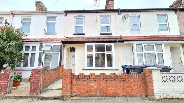 Trinity Road, Southall, UB1, photo 1