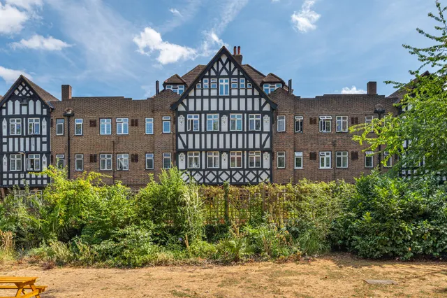 10 Tudor Close, Brixton Hill, London, photo 1