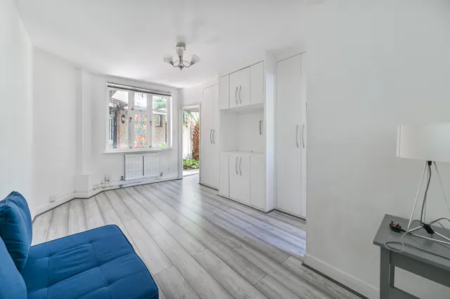 Photo 2 — 10 Tudor Close, Brixton Hill, London