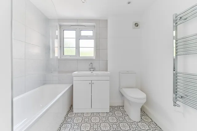Photo 3 — 7 Trafalgar Court, West Barnes Lane, New Malden