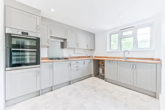 Photo 2 — 7 Trafalgar Court, West Barnes Lane, New Malden