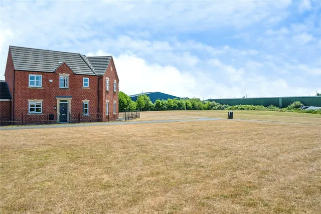 Photo 2 — Leven Road, Tamworth, Staffordshire, B77
