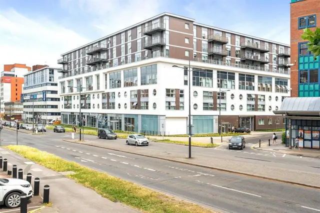 Paramount, Swindon, SN1, photo 1
