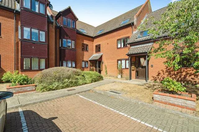 Kerridge Court, Holt, NR25, photo 1