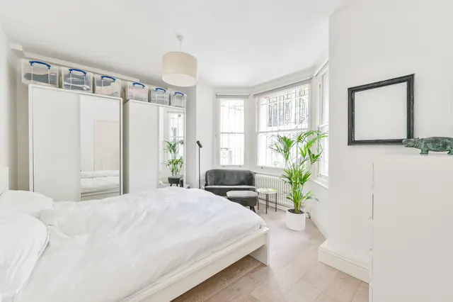 Photo 3 — 27A Castellain Road, London