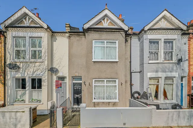 Lydden Grove, Wandsworth, London, SW18, photo 1
