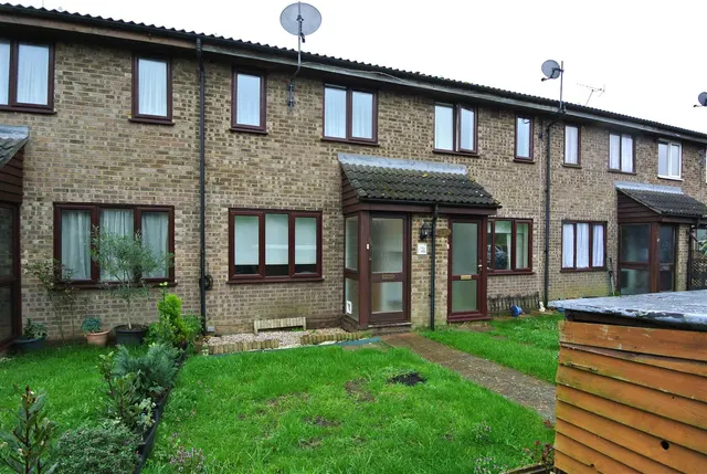 Cornerside, Ashford, Surrey, TW15 1UY, photo 1