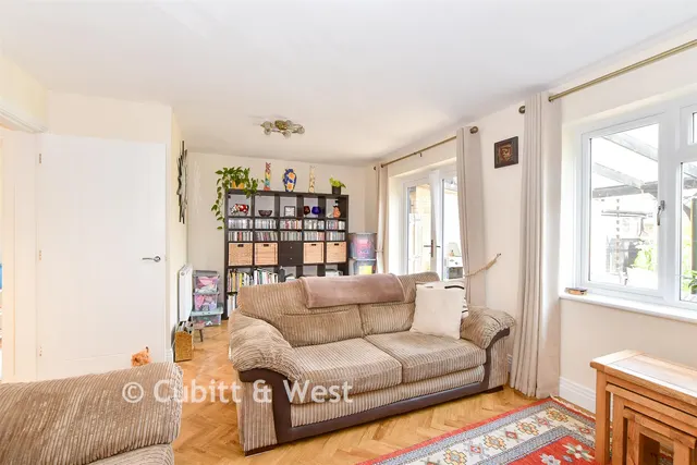 Charters Gate Way, Wivelsfield Green, RH17, photo 2
