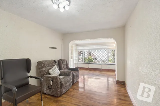Tennyson Road, Harold Hill, RM3, photo 2