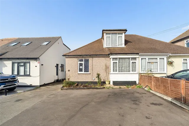 Tennyson Road, Harold Hill, RM3, photo 1
