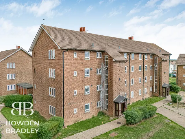 Aragon Drive, Hainault, IG6, photo 1