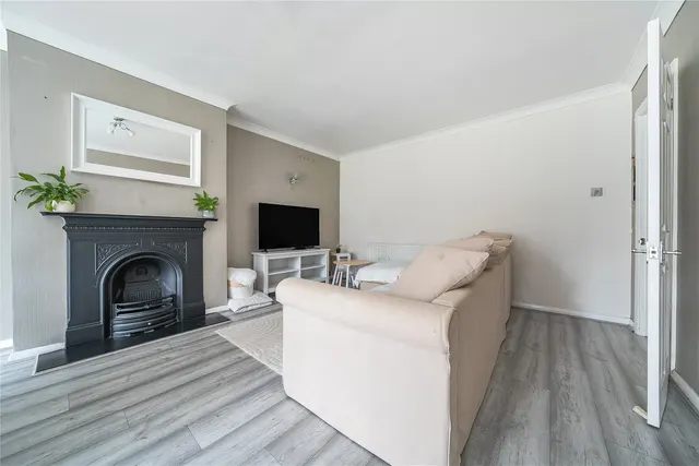 Photo 3 — Wanstead Close, Bromley, BR1