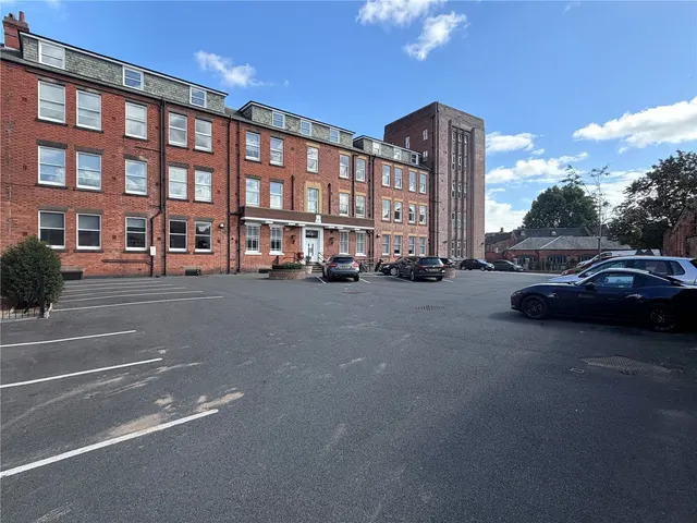 St. Marys Gate, Derby, DE1, photo 1