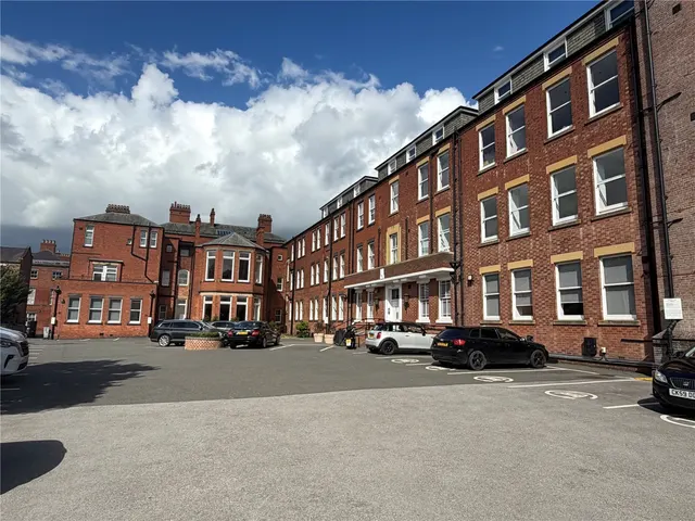 St. Marys Gate, Derby, DE1, photo 2
