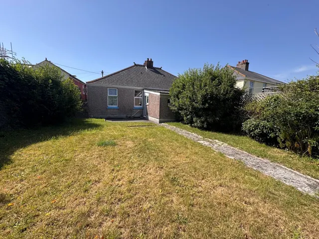 Broad Park, Oreston, PL9