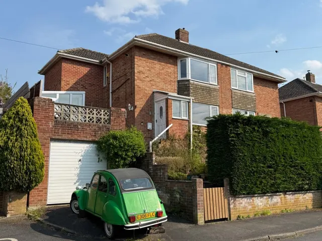 Hill Close, Stroud, photo 1