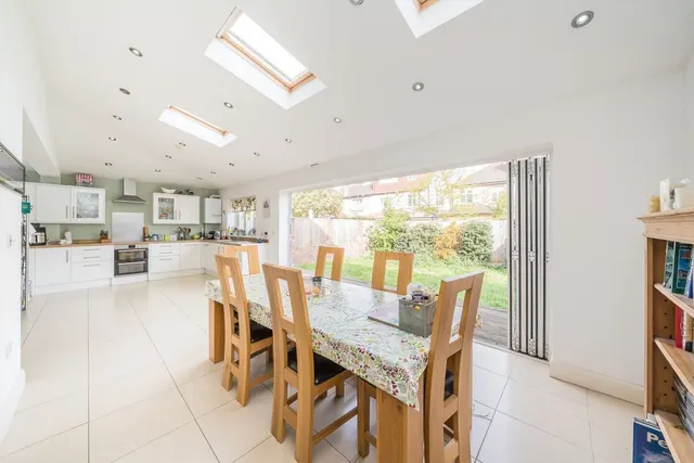 Poulett Gardens, TW1, photo 3