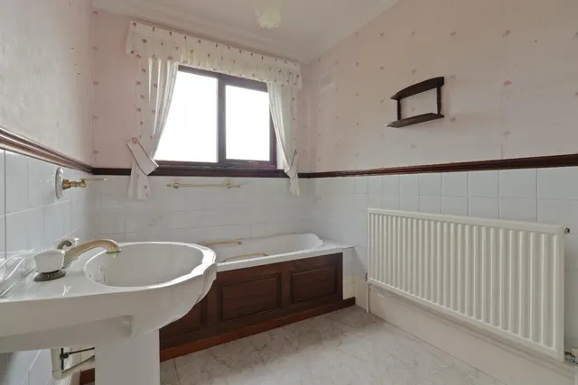 Backmoor Crescent, Sheffield, S8, photo 3