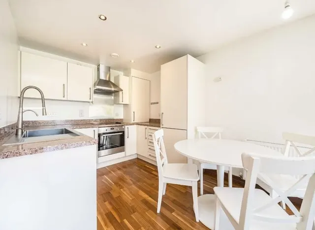 Zodiac Close, Edgware, HA8, photo 3