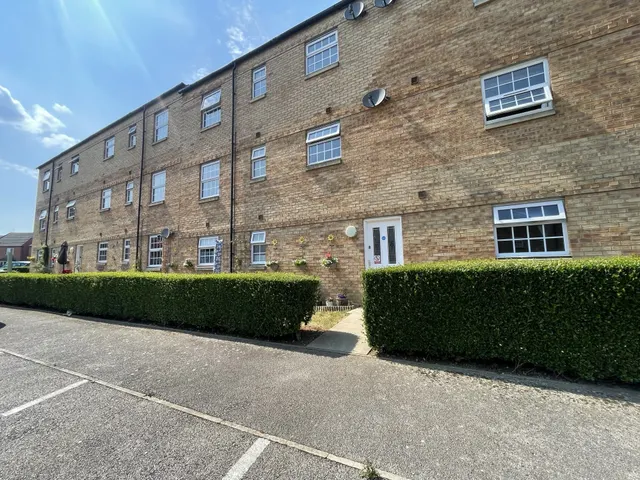 Finney Drive, Grange Park, NN4, photo 1