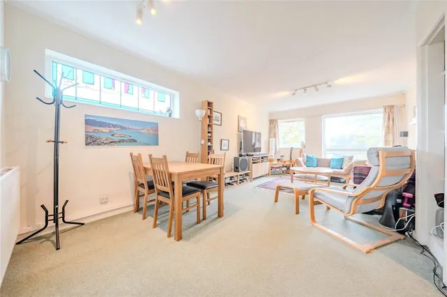 Bedford Court, Oakwood, LS8, photo 2