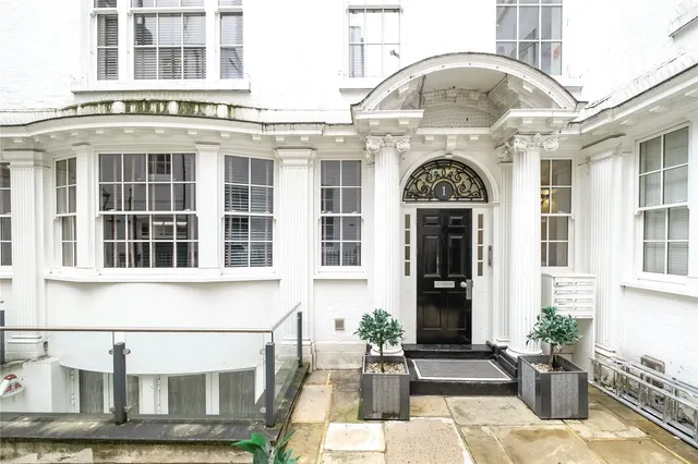 Photo 2 — Exchange Court, London, WC2R