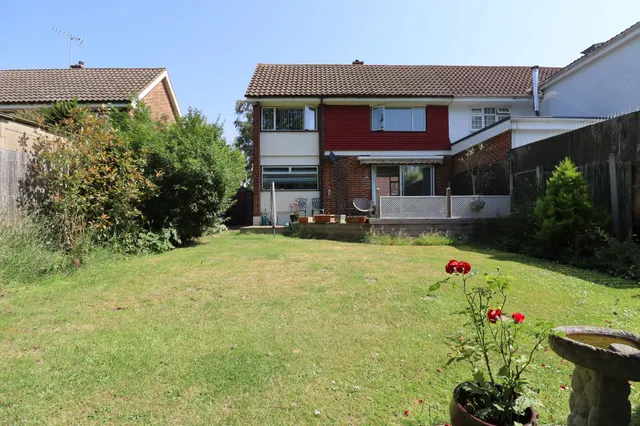 Photo 2 — Kingswood Crescent, Rayleigh, Essex, SS6 7BH