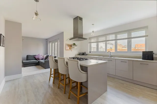 Kestrel Grove, Caddington, LU1, photo 3