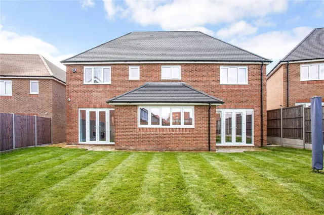 Kestrel Grove, Caddington, LU1, photo 2