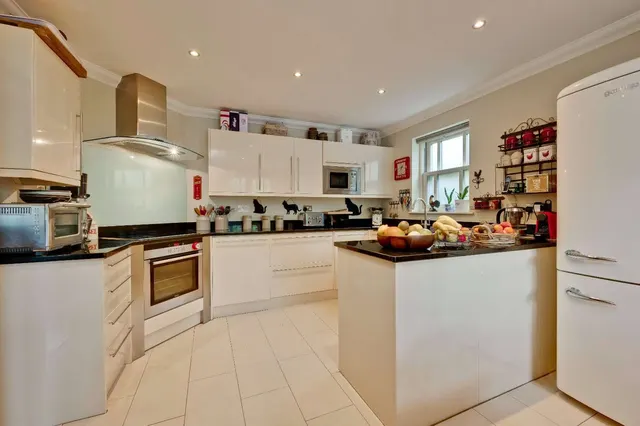 Photo 3 — Vine Road, East Molesey, Surrey, KT8 9LF