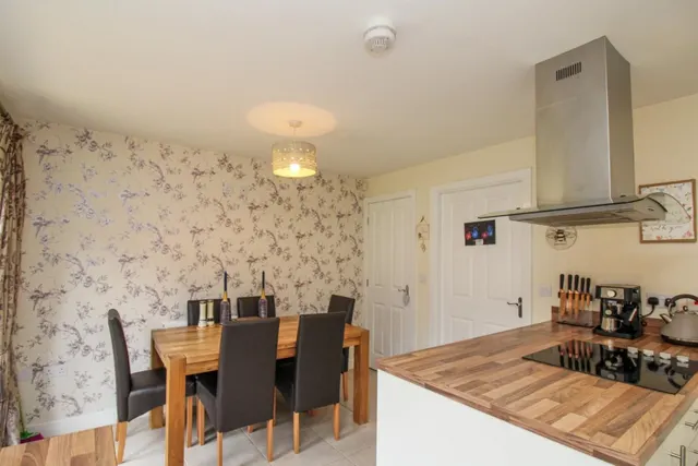 Oak Park Terrace, Leeds, LS16, photo 3