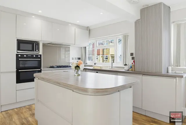 Farmers Road, Staines-upon-Thames, TW18, photo 2
