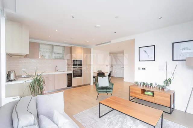 Prince of Wales Drive, London, SW11, photo 2