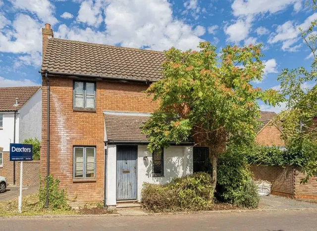 Gladioli Close, Hampton, TW12, photo 1