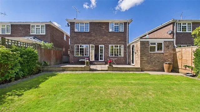 Govett Grove, Windlesham, GU20, photo 2