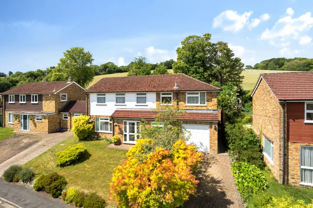 Wedgwood Drive, Hughenden Valley, HP14, photo 1