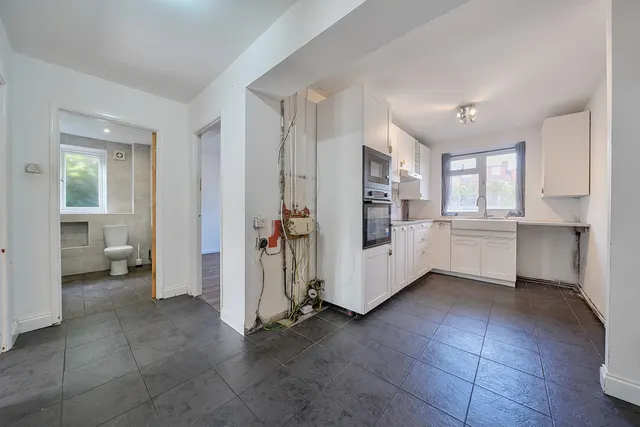 Ravensbourne Park Crescent, London, SE6, photo 3