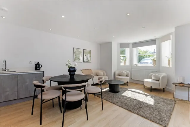 Thurlow Park Road London SE21, photo 1