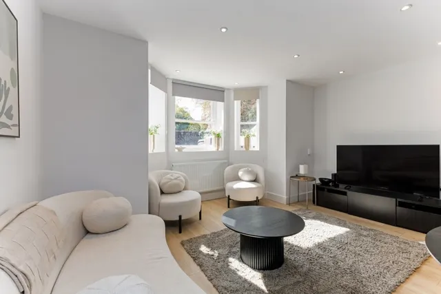 Photo 2 — Thurlow Park Road London SE21